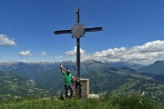 61 Alla panoramica croce del Pizzo Grande (1754 m) 